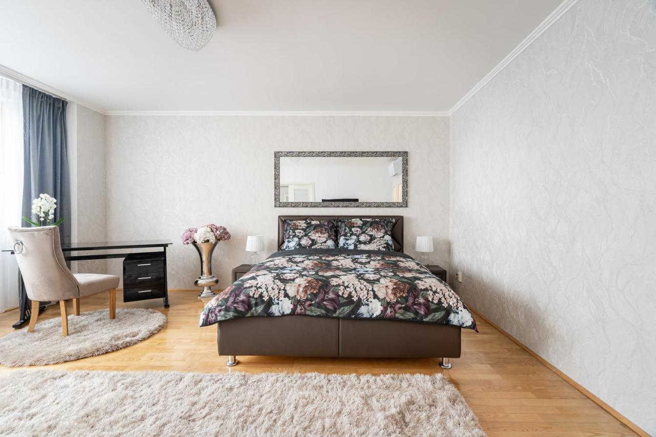 Beautiful Three Bedrooms Apartment With Free Parking Close To The Danube Coast Budapest Ngoại thất bức ảnh