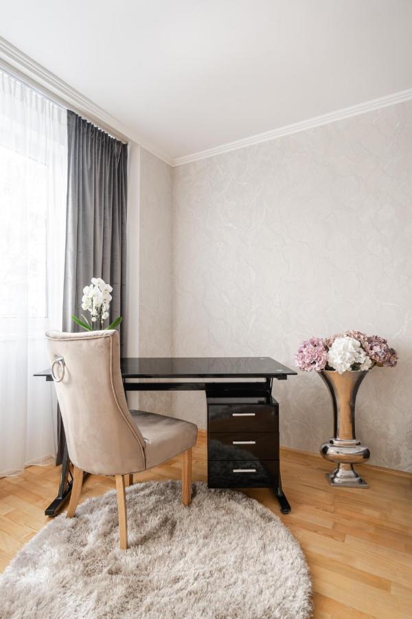 Beautiful Three Bedrooms Apartment With Free Parking Close To The Danube Coast Budapest Ngoại thất bức ảnh